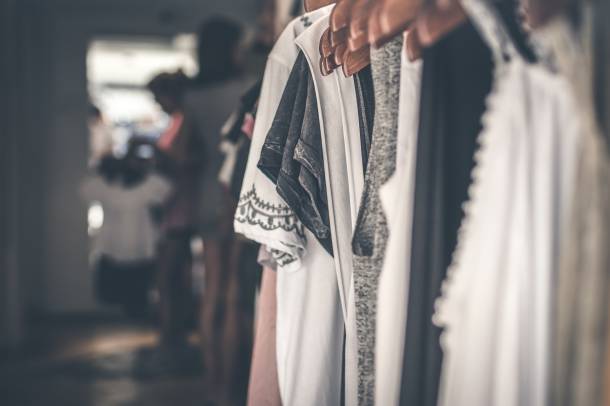В Боровичах предпринимательницу будут судить за продажу поддельной брендовой одежды