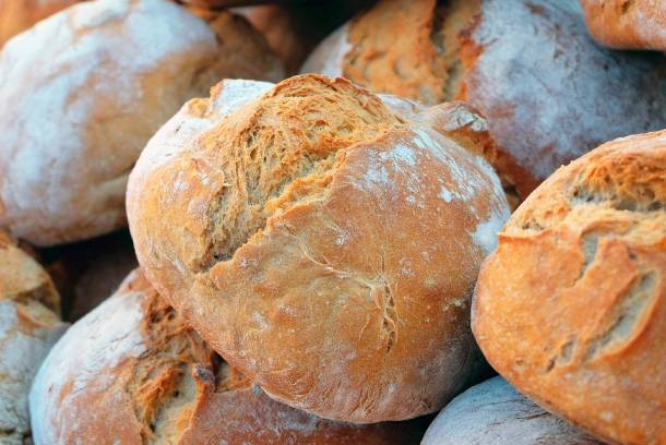 Акция «Подвешенный хлеб» началась в Боровичах