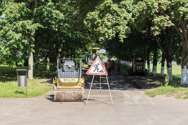 В Западном районе Великого Новгорода приступили к ремонту межквартальных проездов