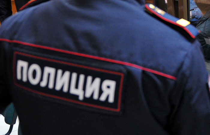 Демянские полицейские задержали подозреваемых в краже денежных средств у покупательницы магазина